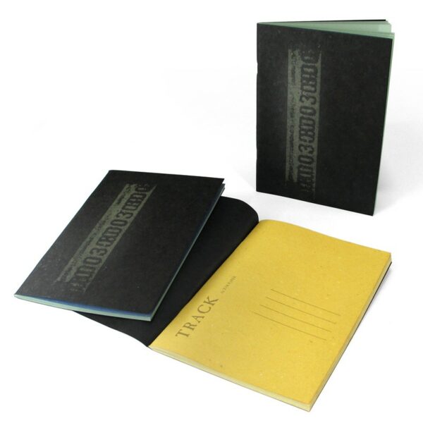 Quaderno A5 neutro "Track" in Tar Paper® e cartapaglia 2 colori assortiti. - immagine 2