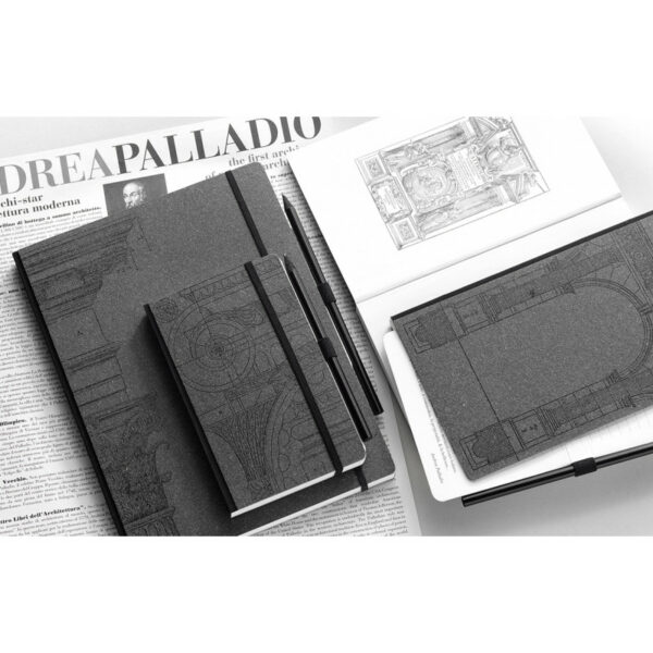 Taccuino neutro "Palladio" in Ricuoio® con matita nera, dorso in tela, apertura superflat.