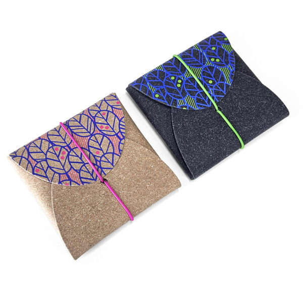 Portamonete/portacard 9x9 cm "Leaves" in Ricuoio® con confezione.