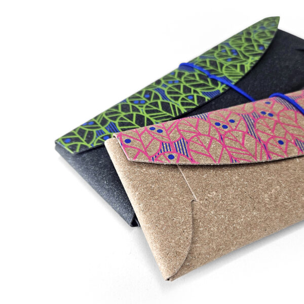 Portapenne/astuccio 19x7 cm "Leaves" in Ricuoio® con confezione. - immagine 2