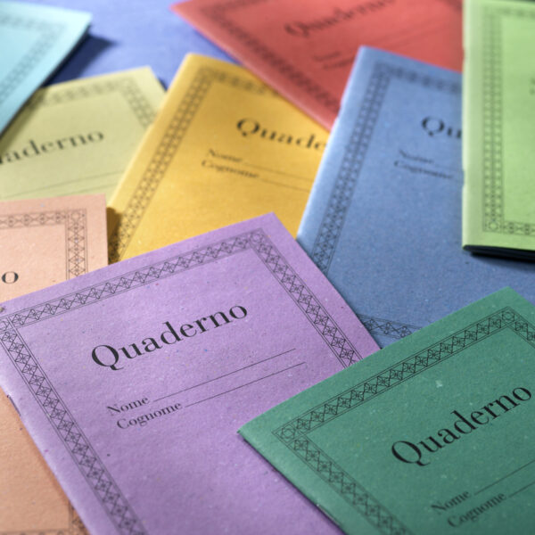 Quaderno A5 neutro "Quaderni" copertina morbida in Cartapaglia colori assortiti. - immagine 3