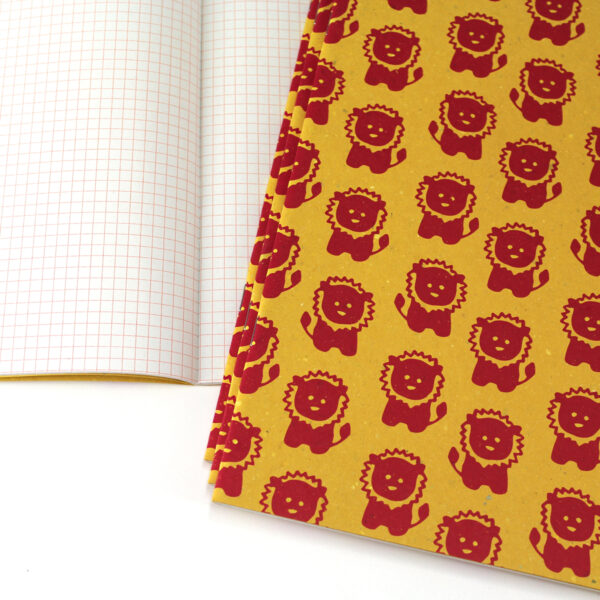 Quaderno A4 "Pups" in Cartapaglia e carta riciclata, primo foglio colorato. - immagine 4