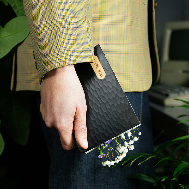 QUADERNI display unit featuring a colorful mix of covers