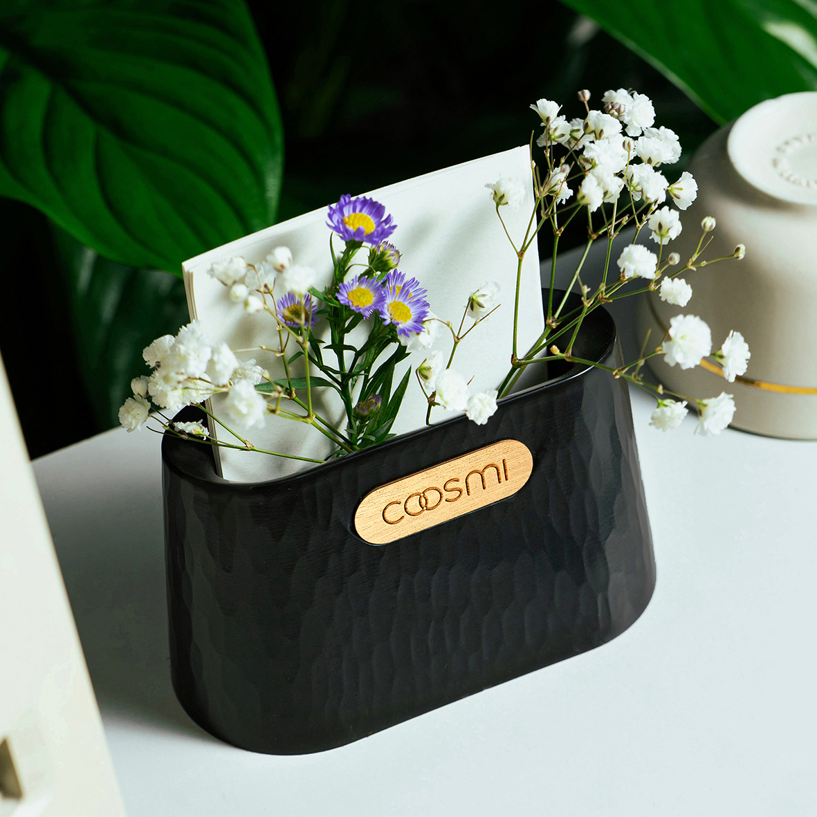 Memo holder made from recycled wood.